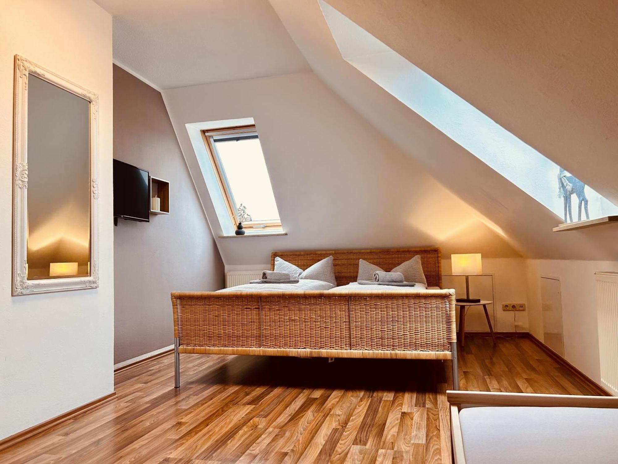 CASA REHSE - Modernes Apartment - 24h-Self-Check-in - kostenlos Parken&WLAN - ÖPNV 80 Meter Erfurt Exterior foto